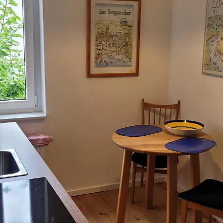2 Ferienwohnungen, Ganze Haushaelfte Fuer 4 Personen Apartman *