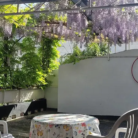 Apartman 2 Ferienwohnungen, Ganze Haushaelfte Fuer 4 Personen *